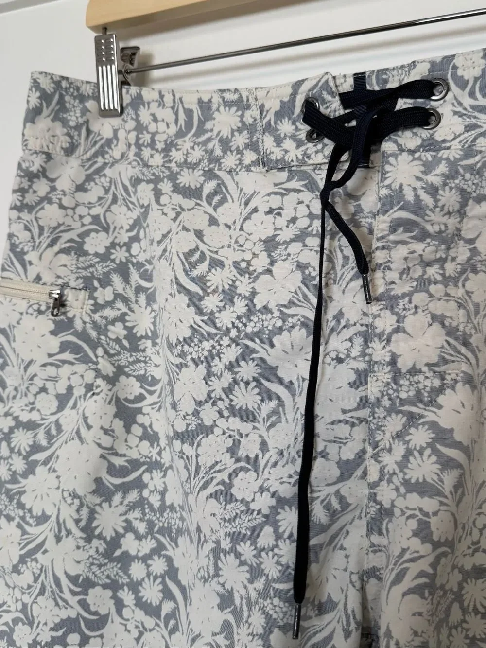 Patagonia Swim Trunks Board Shorts Mens Sz 35 Floral Hawaiian Beach Resort